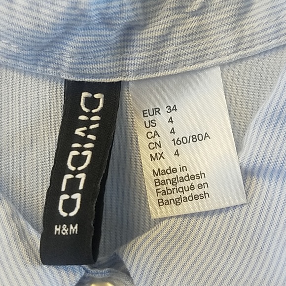 🌞5/$25 Divided blue &white striped top - Picture 3 of 3